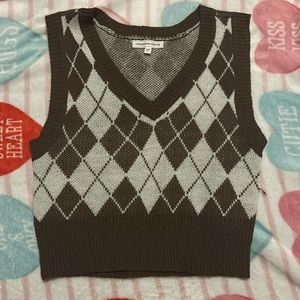 Size small, brown and white